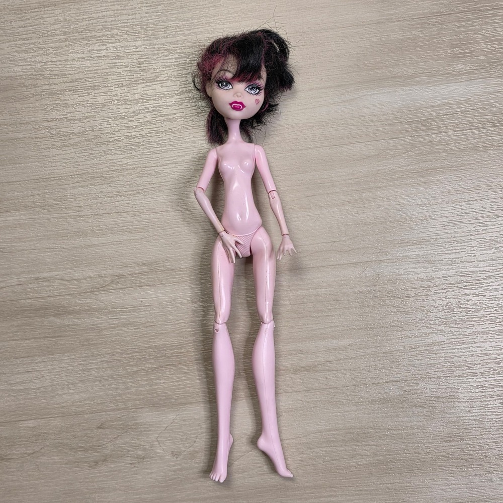 Monster High Draculaura‎ Scaris Doll 2008 Mattel